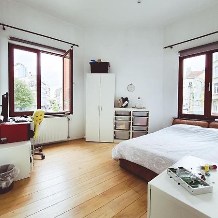 Room At Chicken'S Shared Appartment Bruxelles Esterno foto
