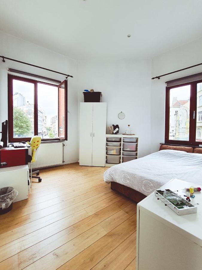 Room At Chicken'S Shared Appartment Bruxelles Esterno foto